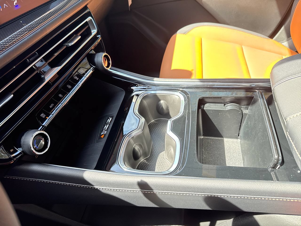 2027 Chevrolet Traverse Z71 SUV, photo 25