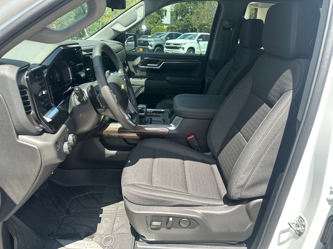 2026 Chevrolet Silverado 1500 LT Truck, photo 10