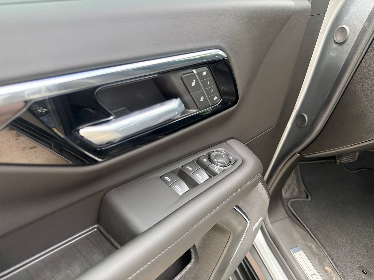 2026 Chevrolet Suburban LT SUV, photo 12