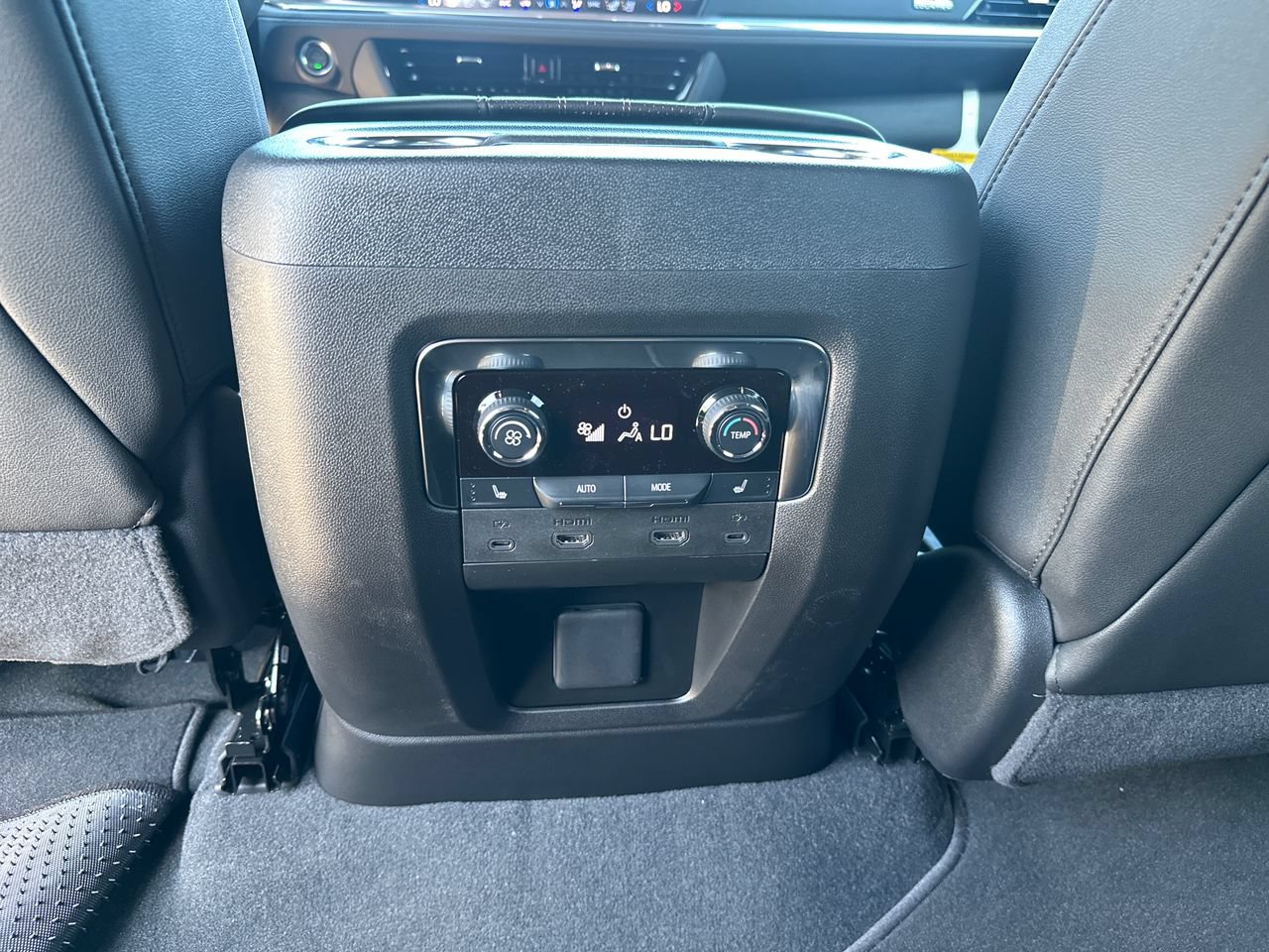 2026 Chevrolet Suburban High Country, photo 27