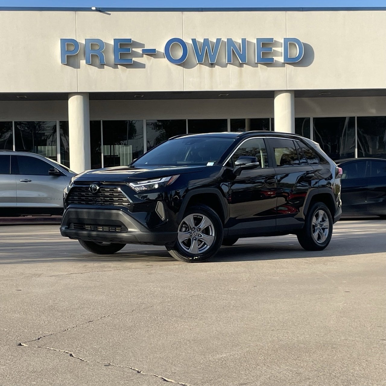 2025 Toyota RAV4 XLE's photo