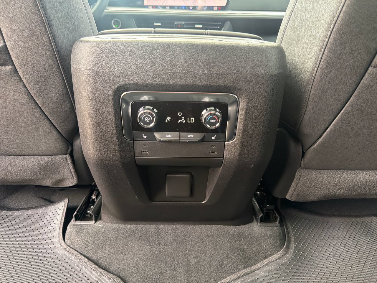 2026 Chevrolet Suburban LT SUV, photo 27