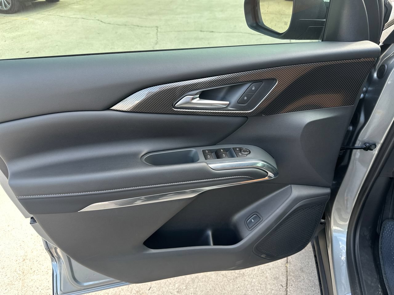 2027 Chevrolet Traverse Z71 SUV, photo 11