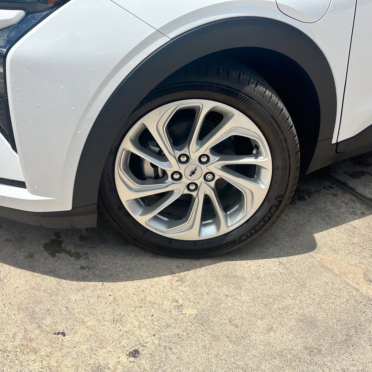 2027 Chevrolet Bolt LT SUV, photo 3