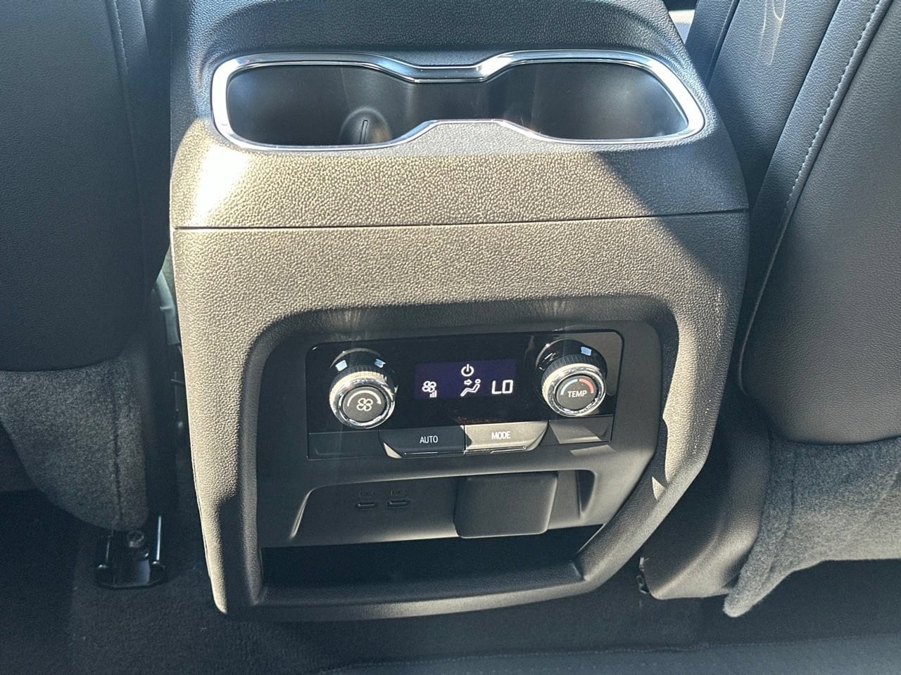 2027 Chevrolet Traverse LT, photo 25
