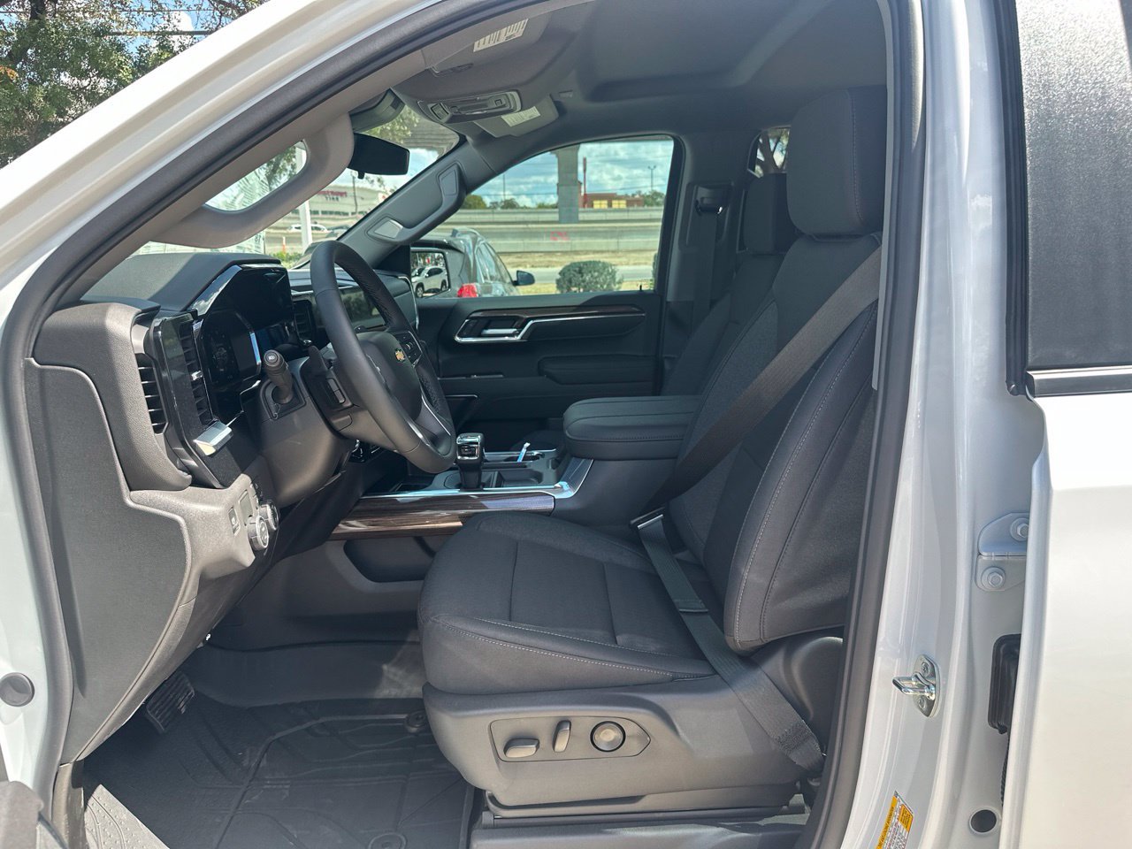 2026 Chevrolet Silverado 1500 LT - Photo 9