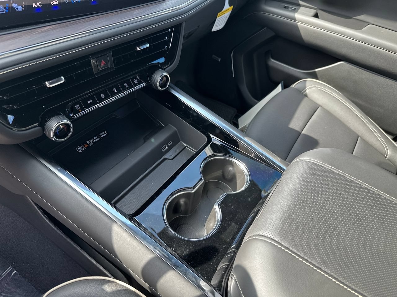 2026 Chevrolet Suburban High Country - Photo 25