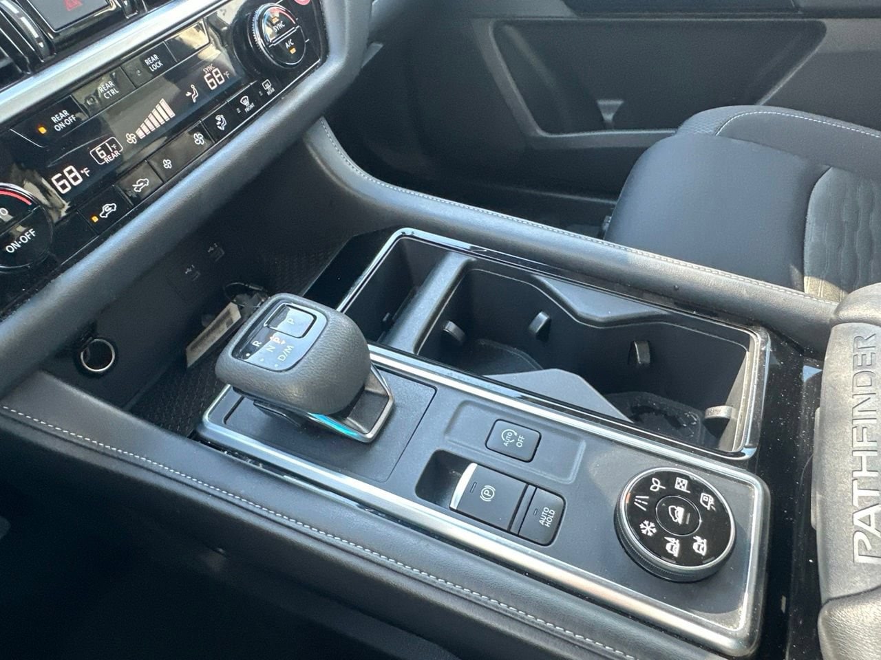 2025 Nissan Pathfinder SV - Photo 20