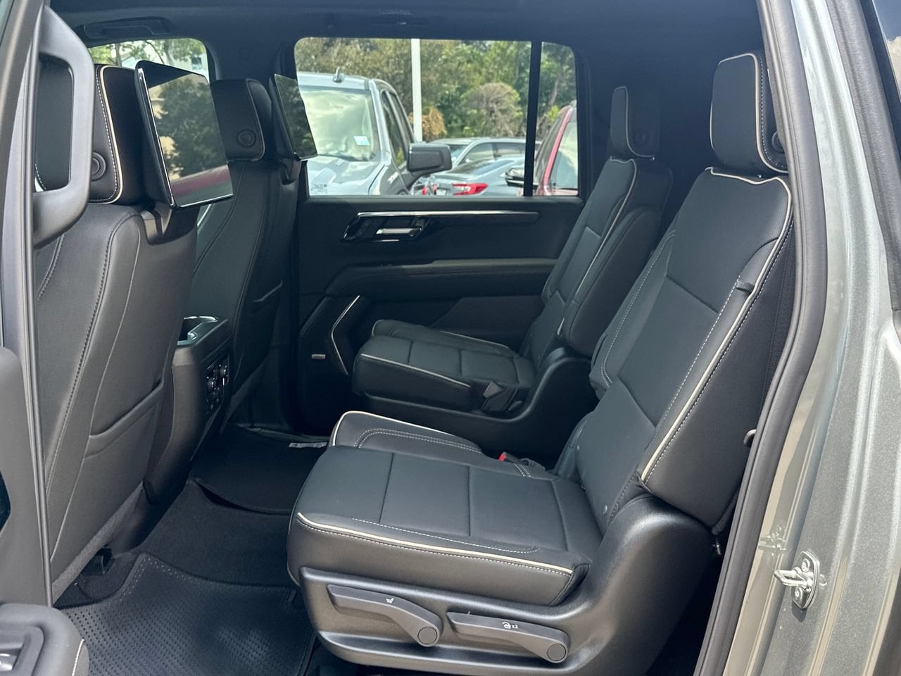2026 Chevrolet Suburban Premier SUV, photo 28
