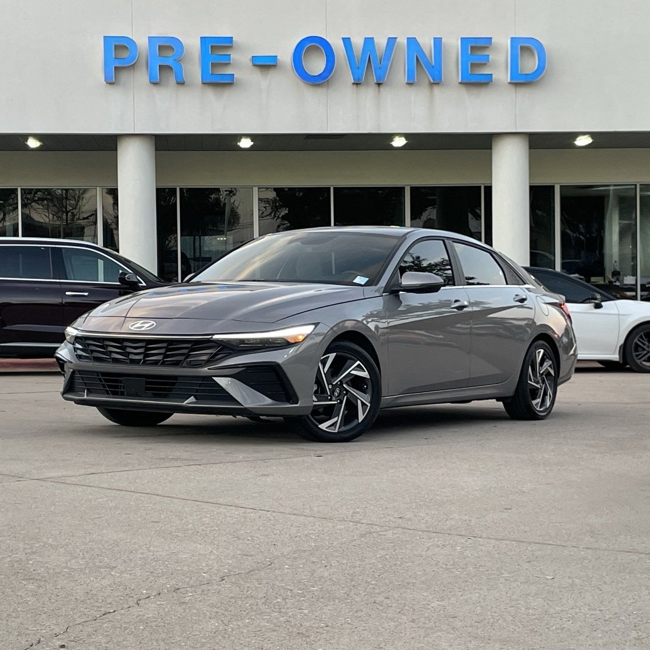 2024 Hyundai Elantra Limited's photo