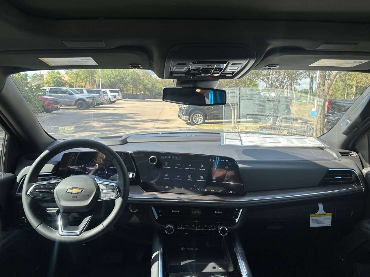 2026 Chevrolet Suburban LT, photo 13