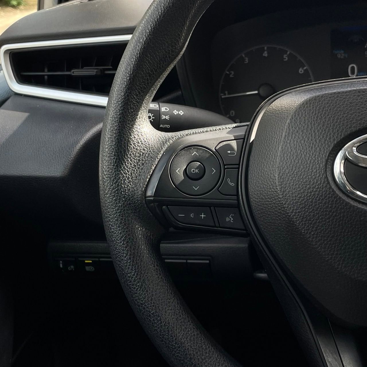 2024 Toyota Corolla LE - Photo 13