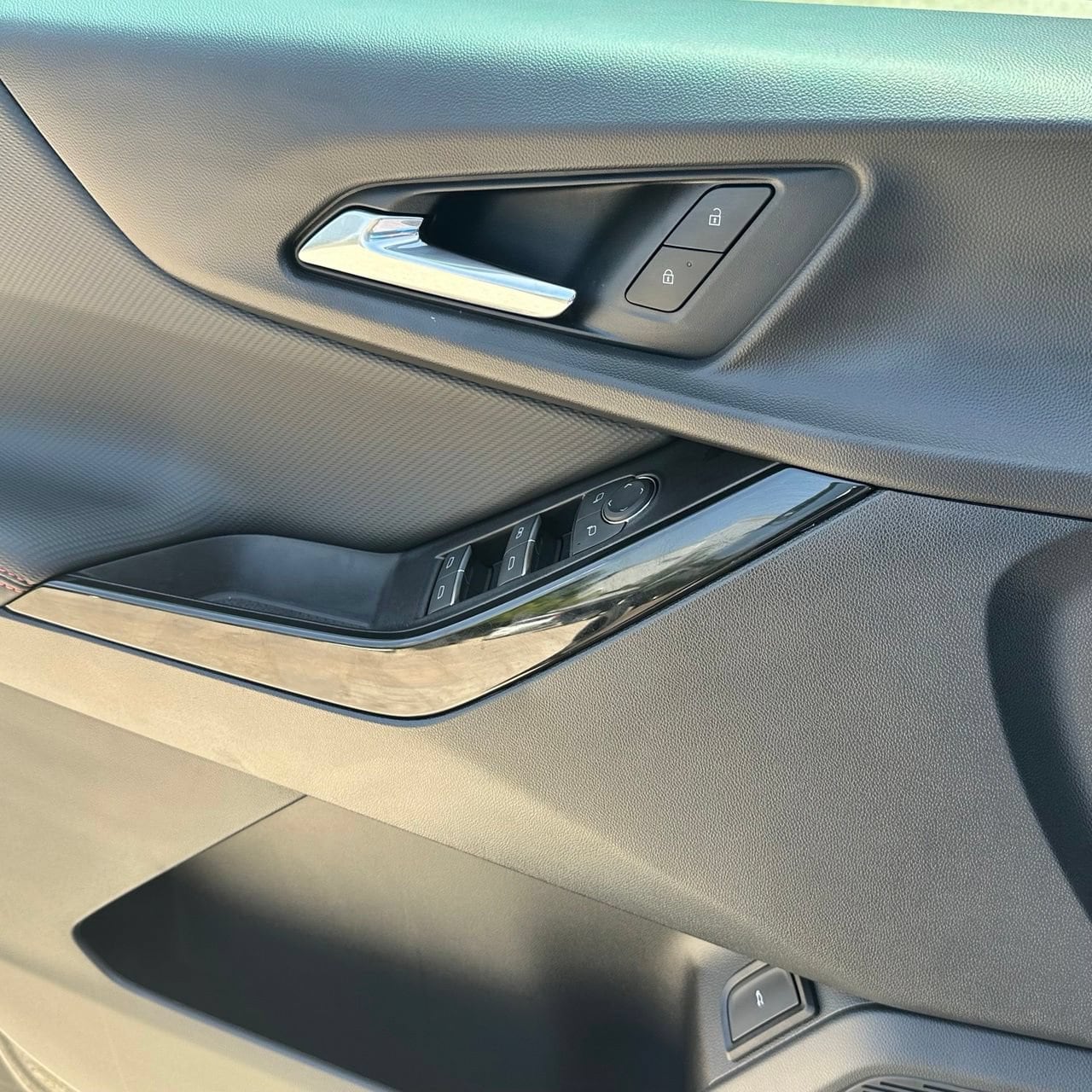 2027 Chevrolet Equinox RS - Photo 22