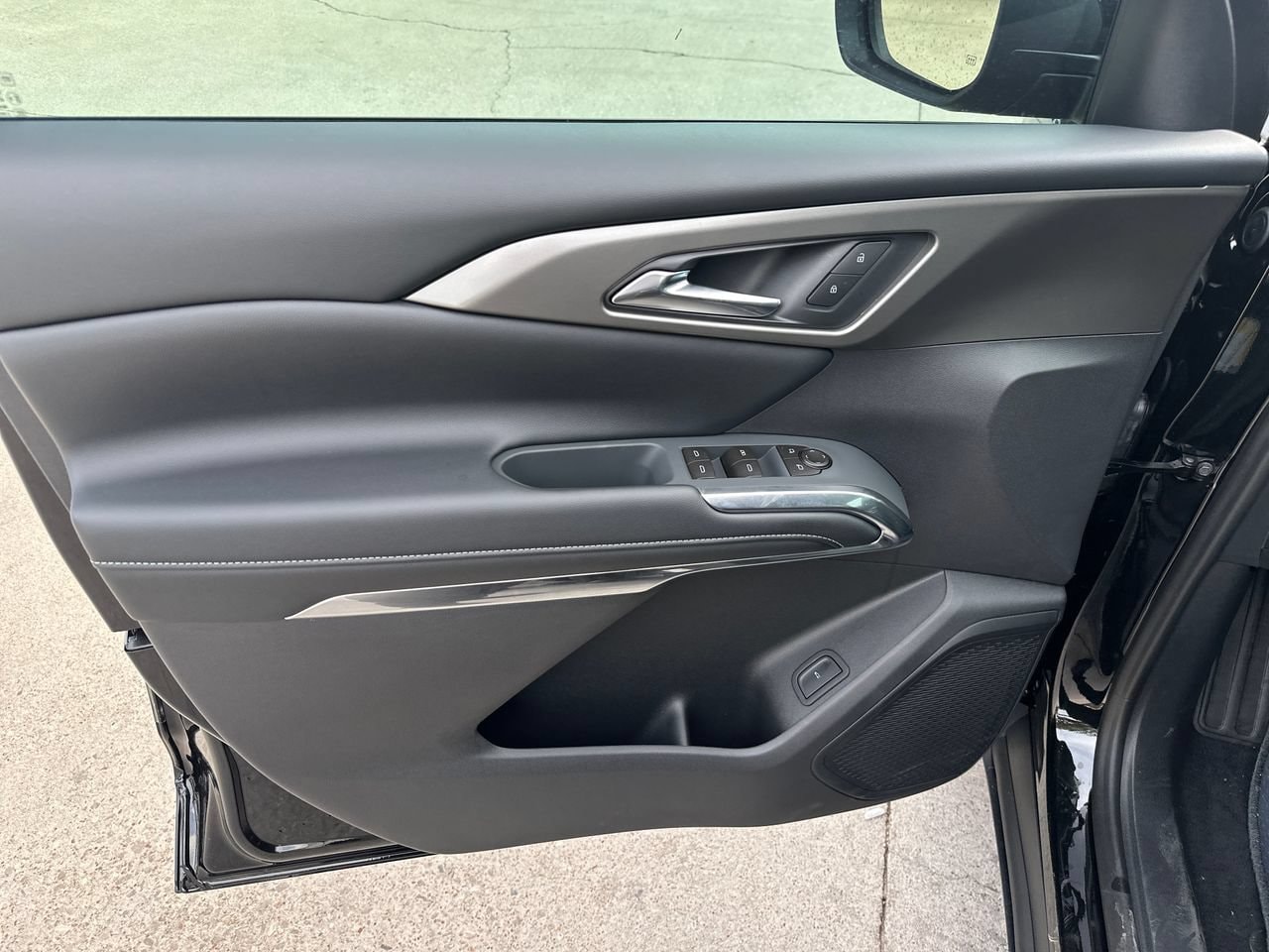 2027 Chevrolet Traverse LT SUV, photo 11