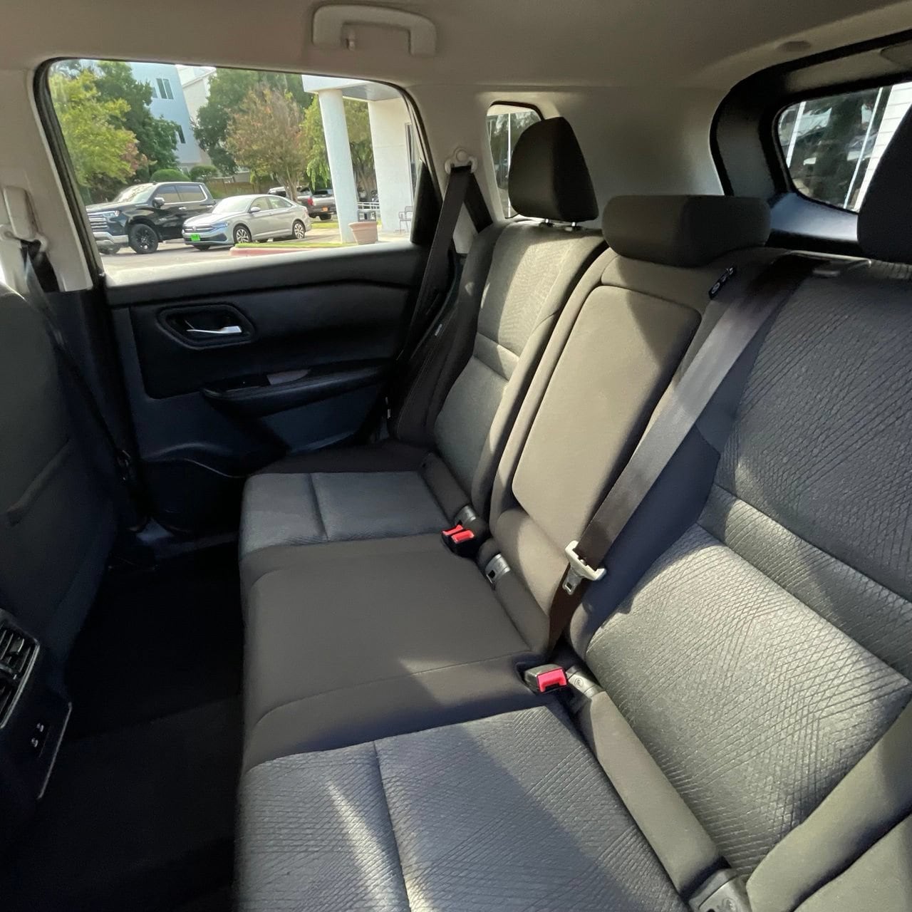 2025 Nissan Rogue SV - Photo 23