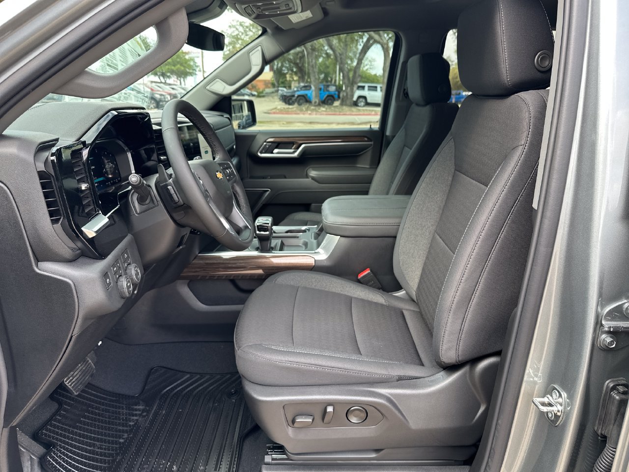 2026 Chevrolet Silverado 1500 LT - Photo 9