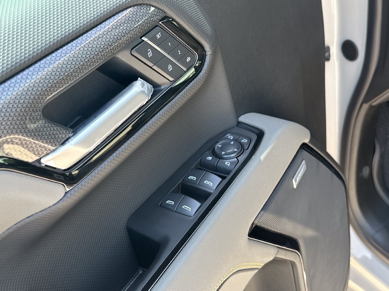 2026 Chevrolet Silverado 1500 ZR2 Truck, photo 13