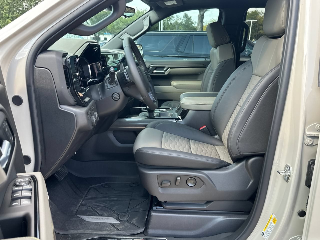 2026 Chevrolet Silverado 1500 ZR2 - Photo 10