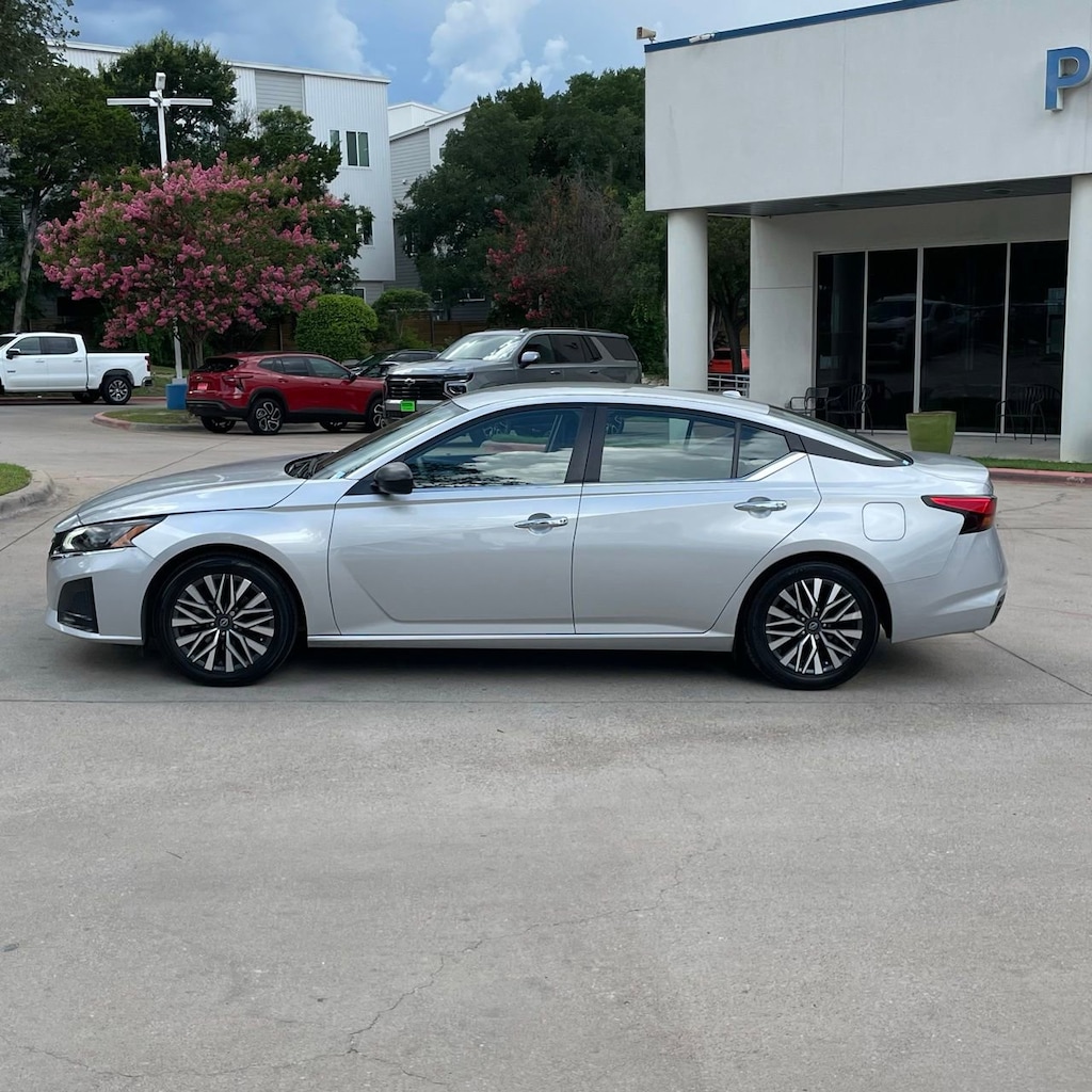 Used 2024 Nissan Altima 2.5 SV Sedan