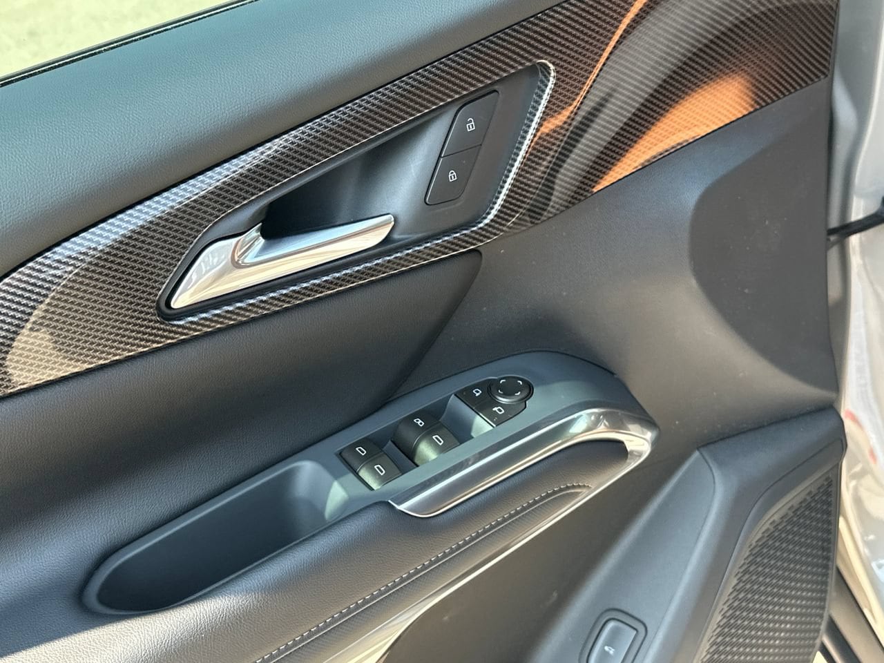 2027 Chevrolet Traverse Z71 SUV, photo 12