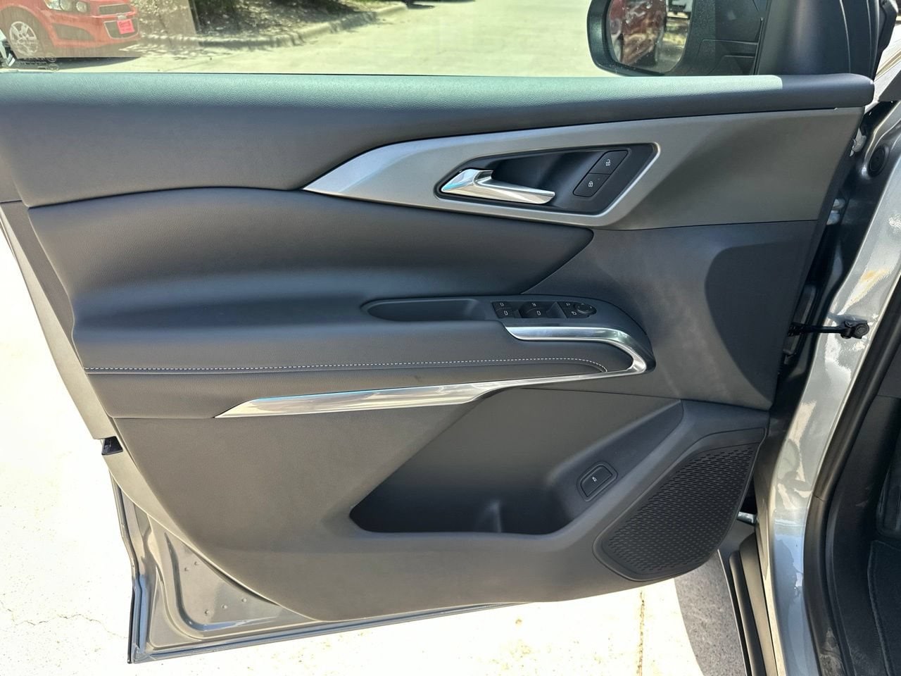 2027 Chevrolet Traverse LT SUV, photo 11