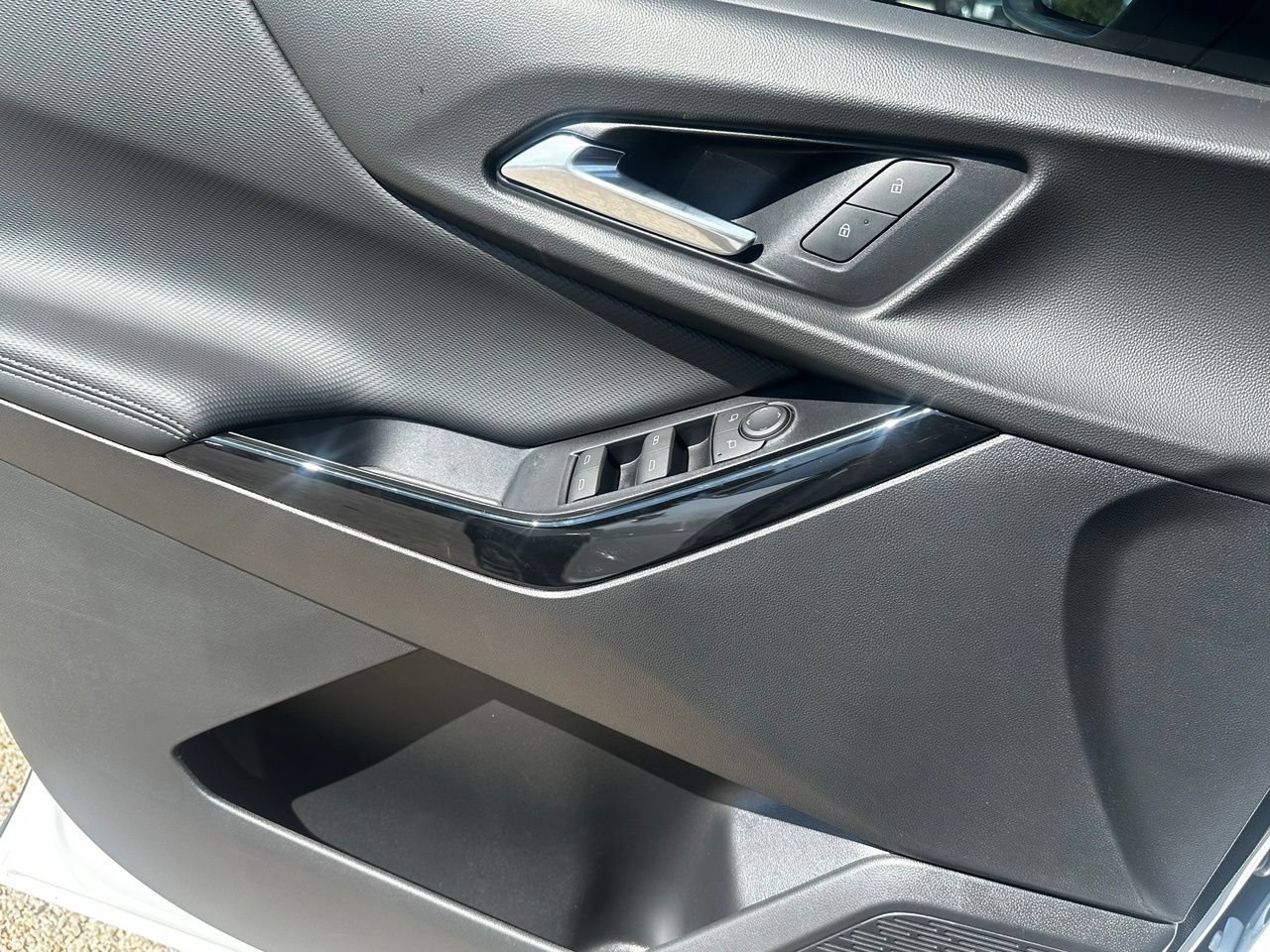 2027 Chevrolet Equinox LT - Photo 23