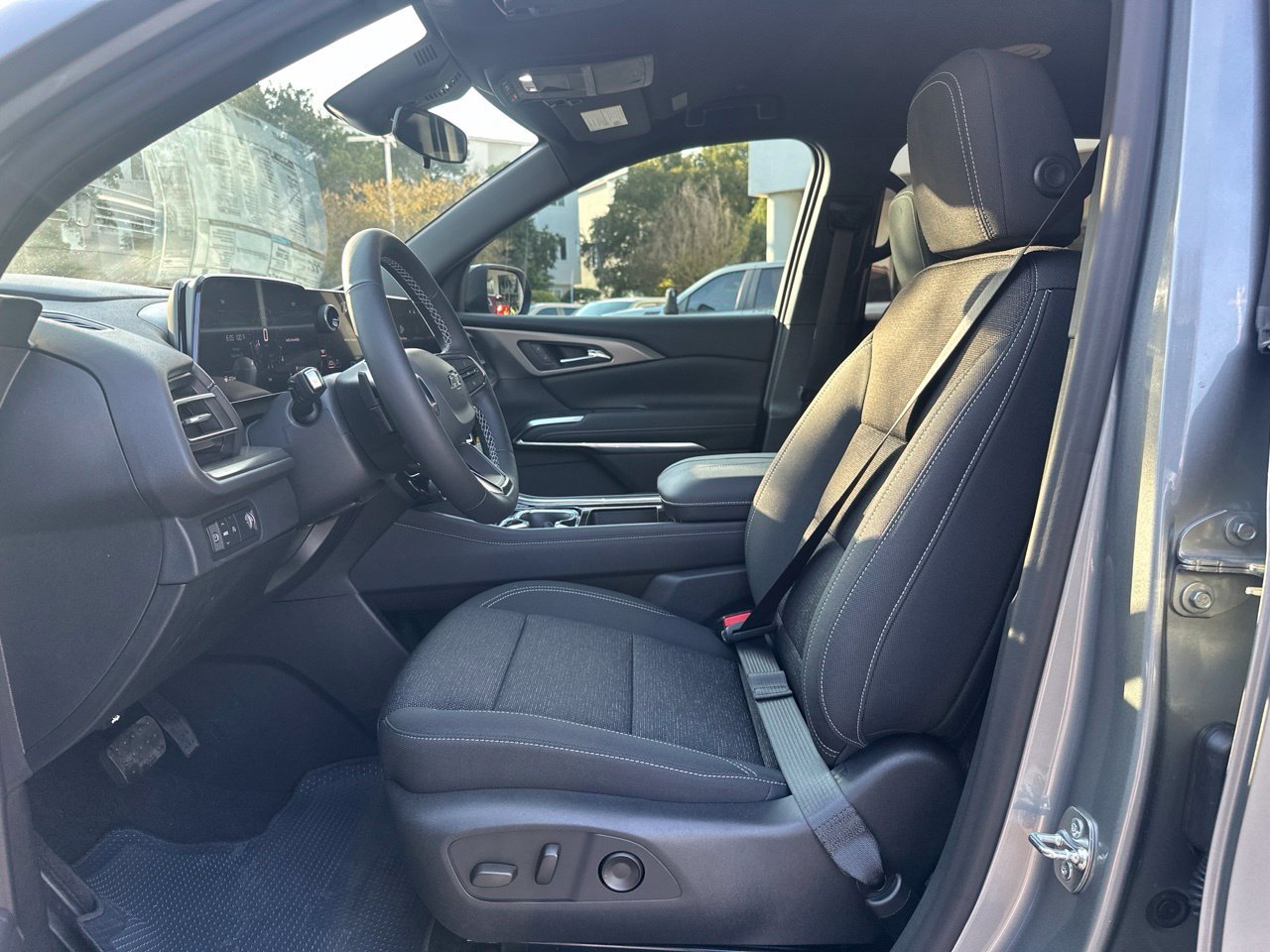 2027 Chevrolet Traverse LT - Photo 9