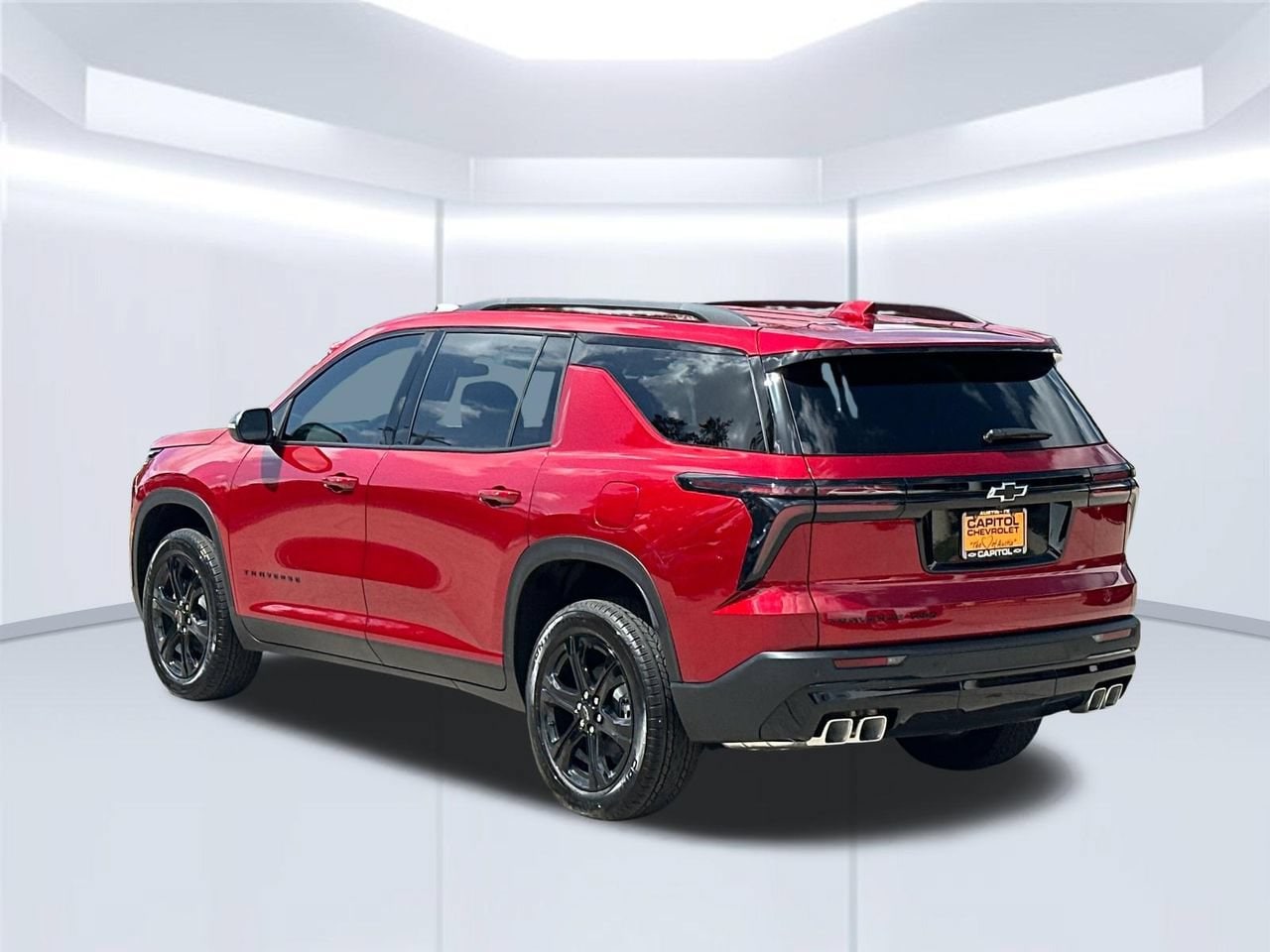2027 Chevrolet Traverse LT, photo 3