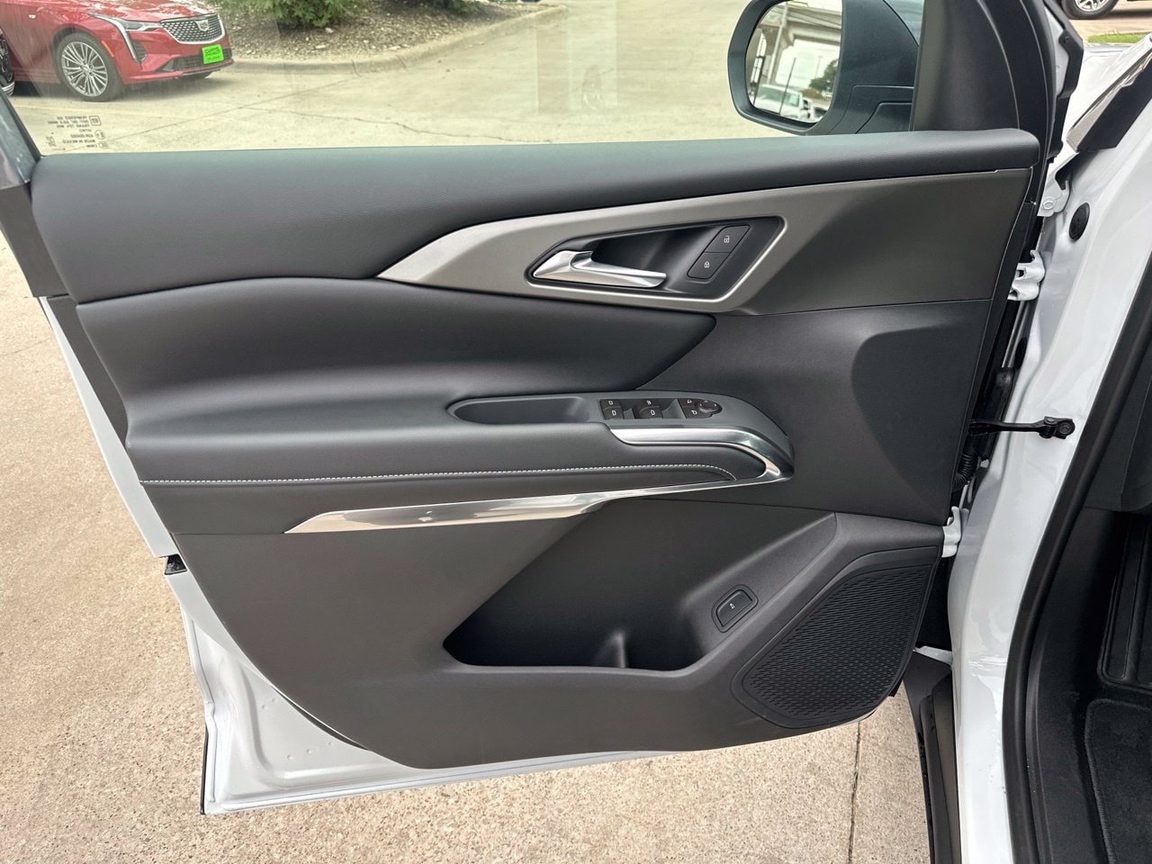 2027 Chevrolet Traverse LT - Photo 10