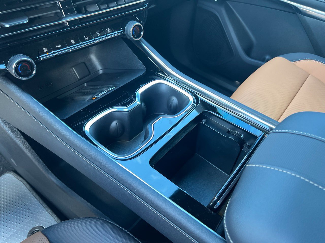 2027 Chevrolet Traverse Z71 SUV, photo 24