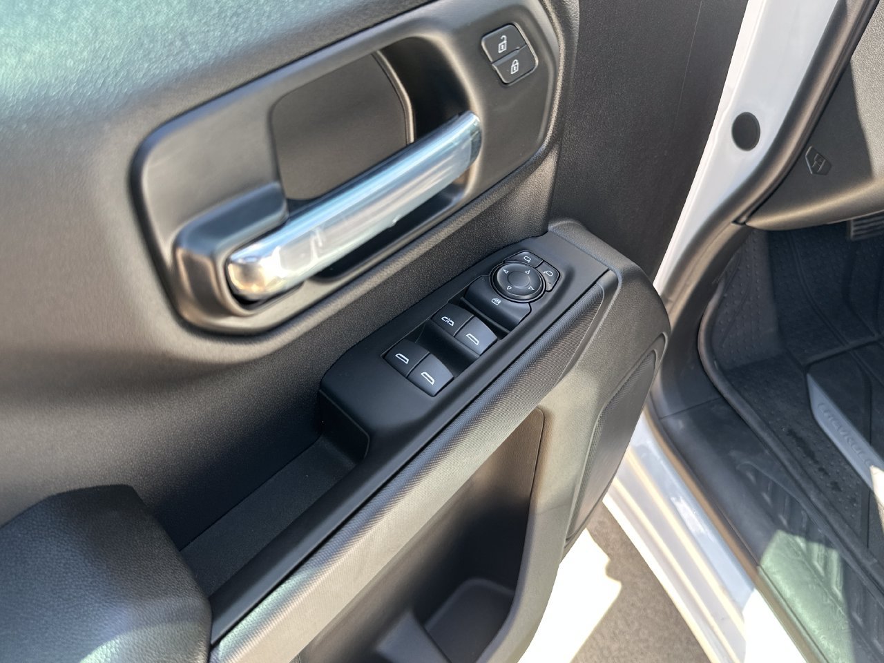 2026 Chevrolet Silverado 1500 Custom - Photo 12