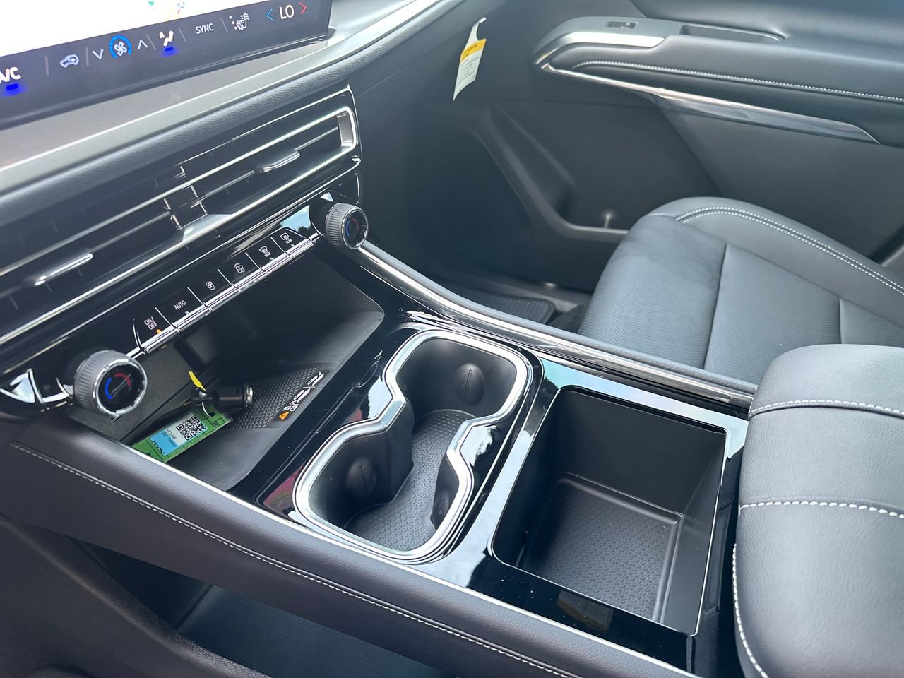 2027 Chevrolet Traverse LT SUV, photo 23