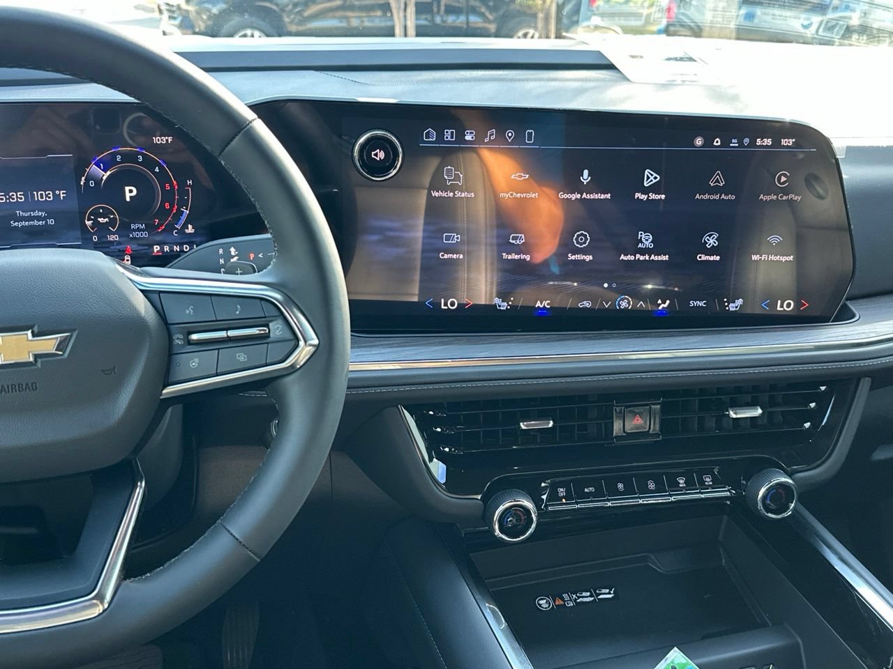 2026 Chevrolet Suburban LT, photo 16