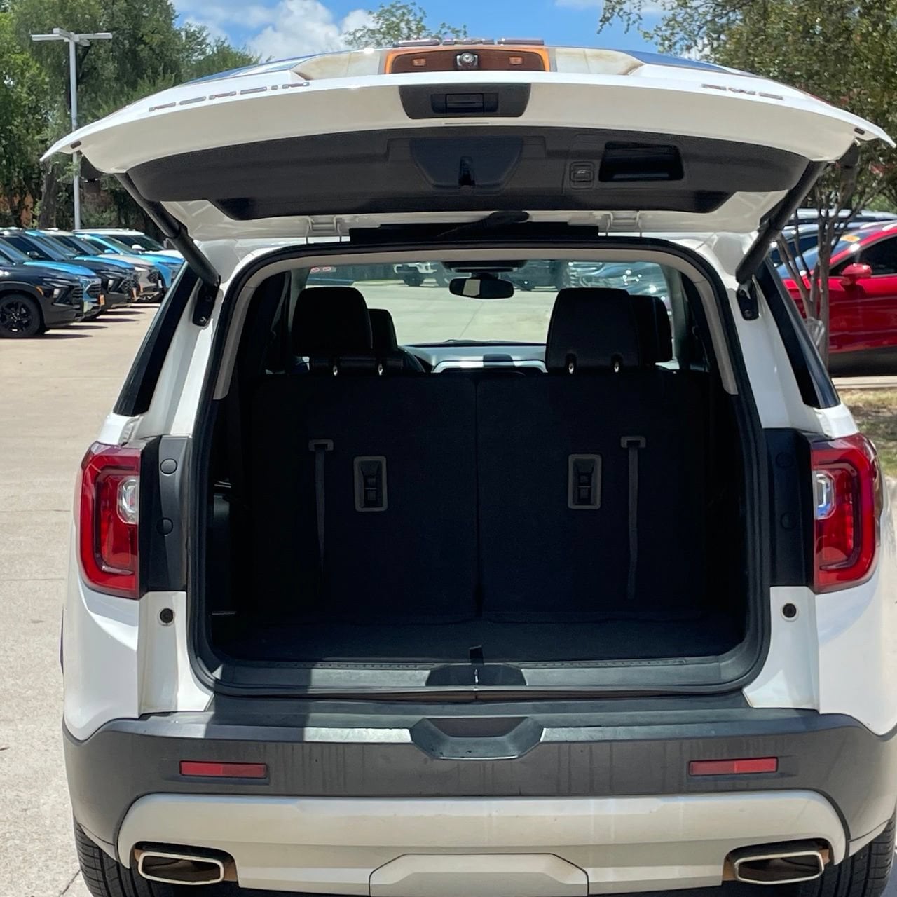 2023 GMC Acadia SLT - Photo 25