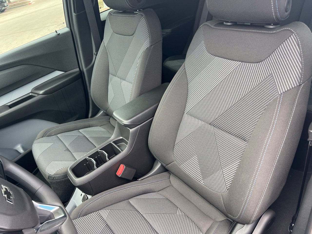 2027 Chevrolet Bolt LT, photo 12