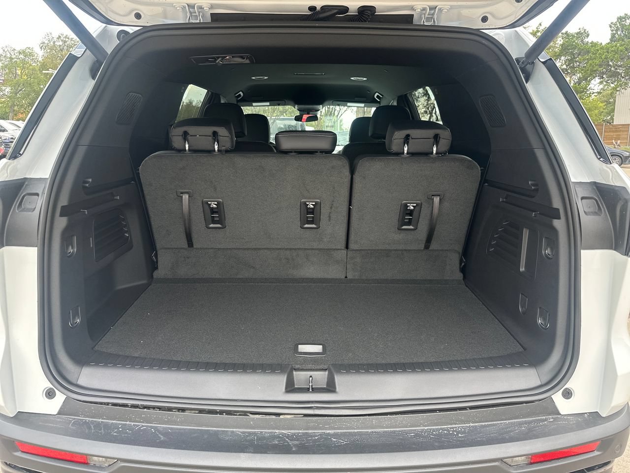 2027 Chevrolet Traverse LT - Photo 26