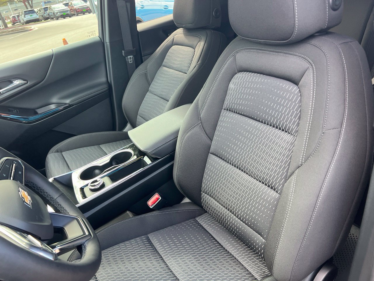 2027 Chevrolet Equinox LT - Photo 10
