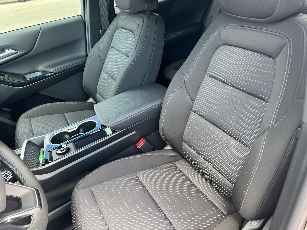 2027 Chevrolet Equinox LT SUV, photo 11