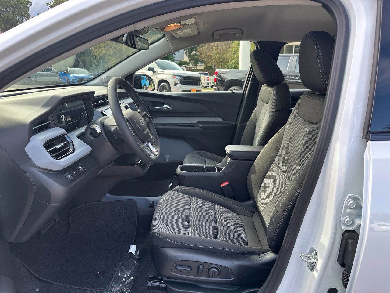 2027 Chevrolet Bolt LT, photo 10