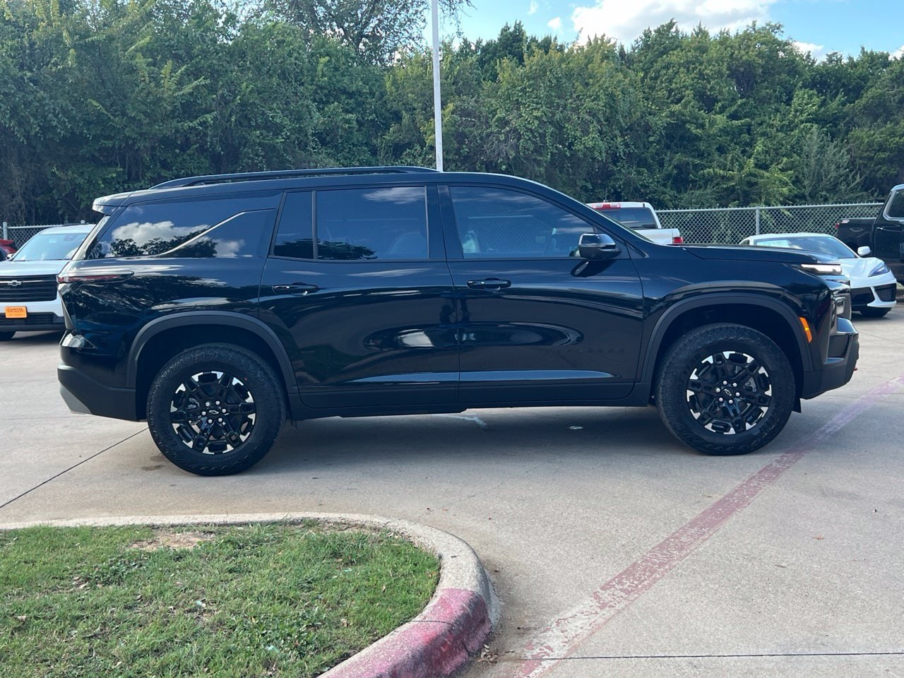2027 Chevrolet Traverse Z71 SUV, photo 7