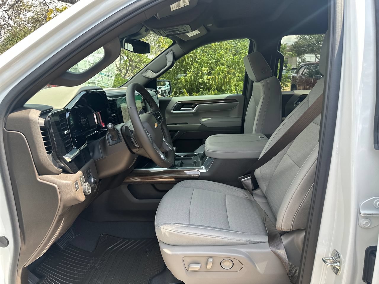 2026 Chevrolet Silverado 1500 LT Truck, photo 9