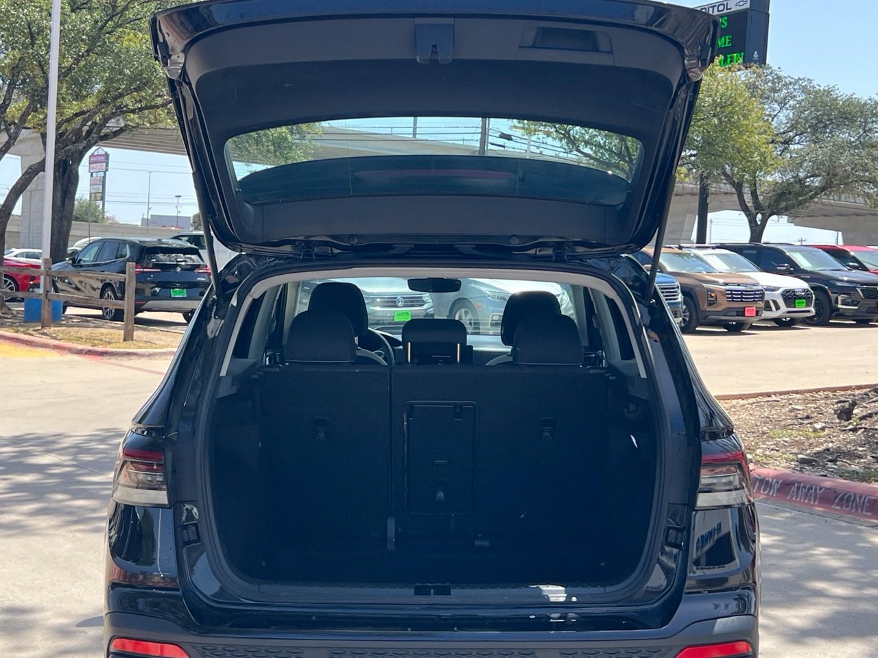 2025 Volkswagen Taos S - Photo 23