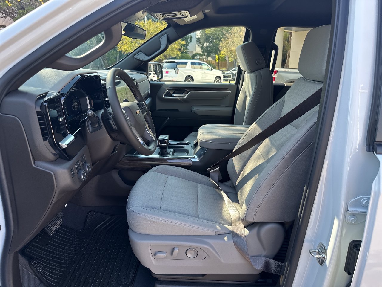 2026 Chevrolet Silverado 1500 LT Truck, photo 9