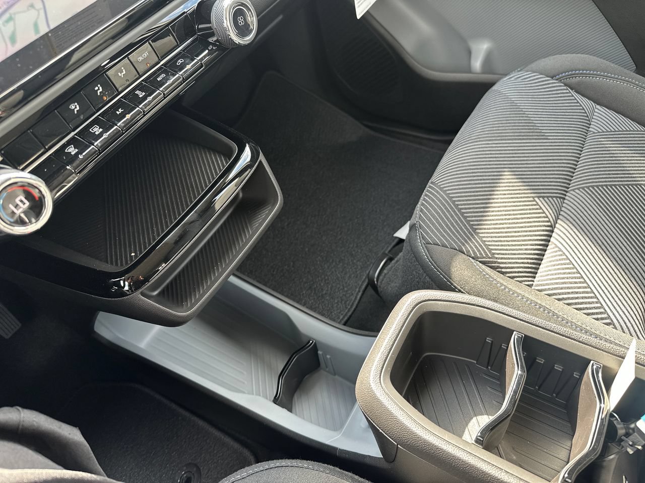 2027 Chevrolet Bolt LT - Photo 22