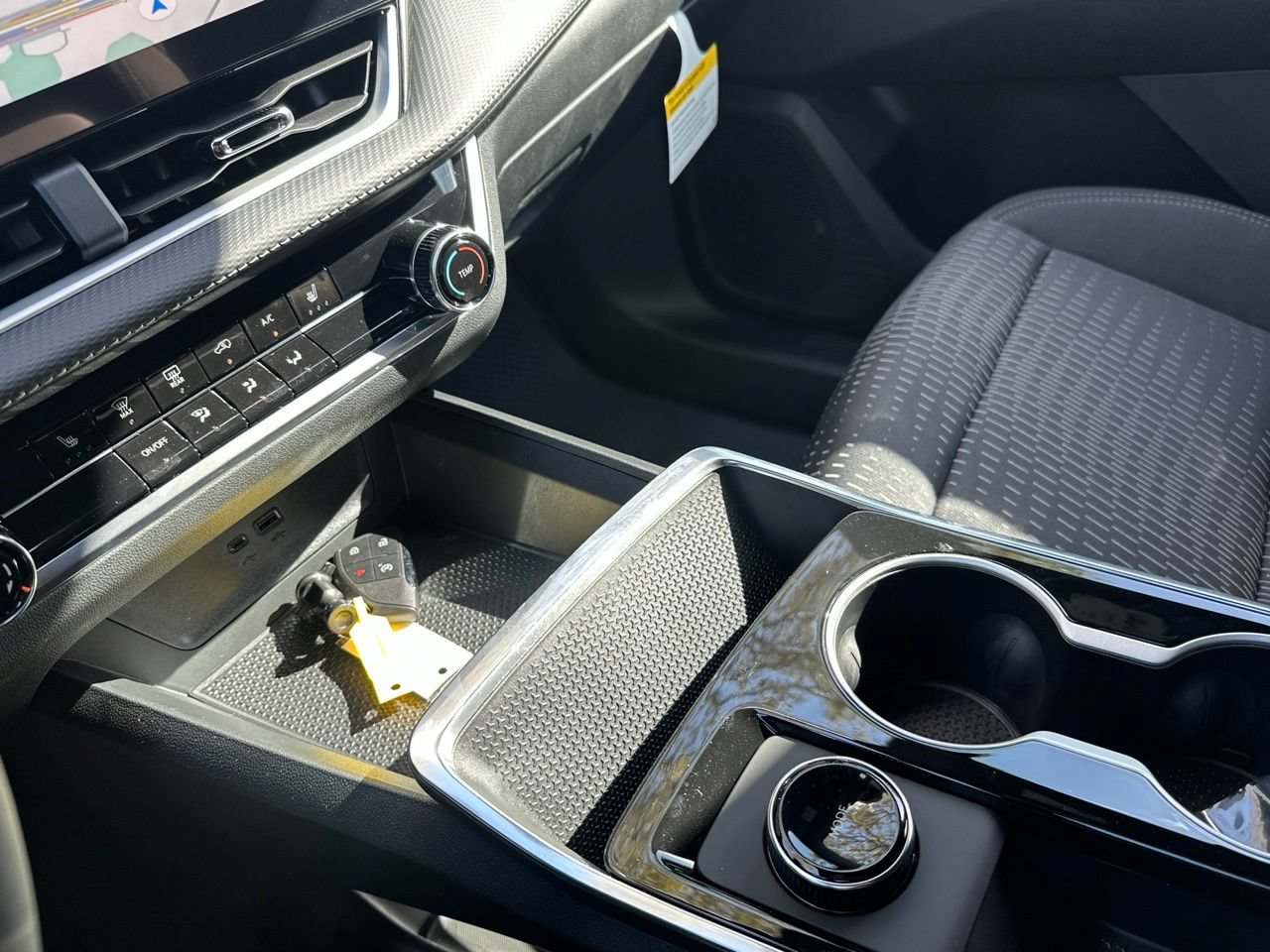 2027 Chevrolet Equinox LT - Photo 21