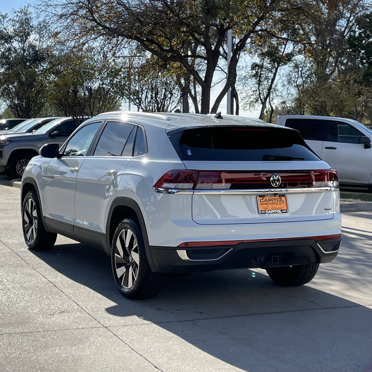 2024 Volkswagen Atlas Cross Sport SE Technology photo 2