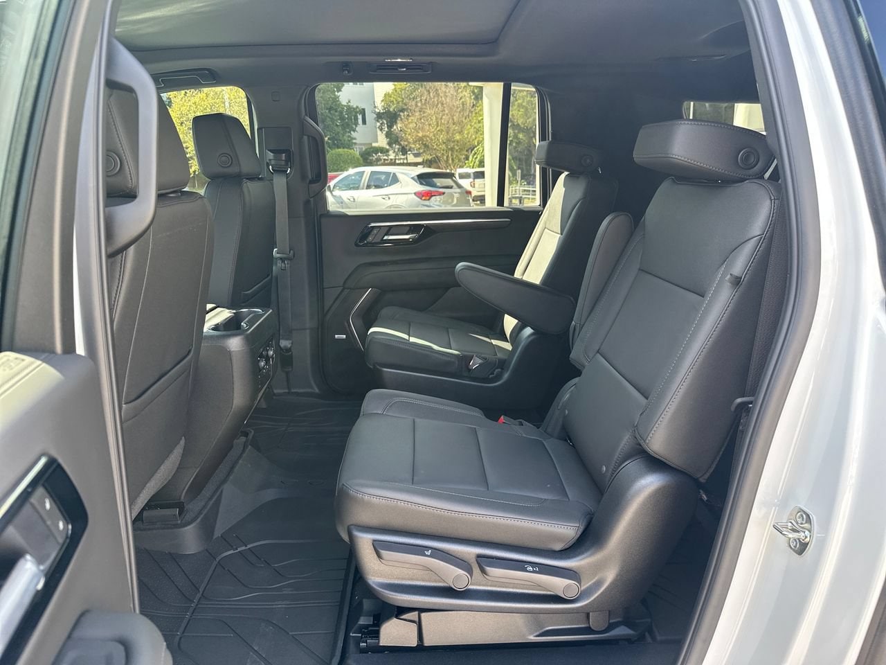 2026 Chevrolet Suburban Z71 SUV, photo 28
