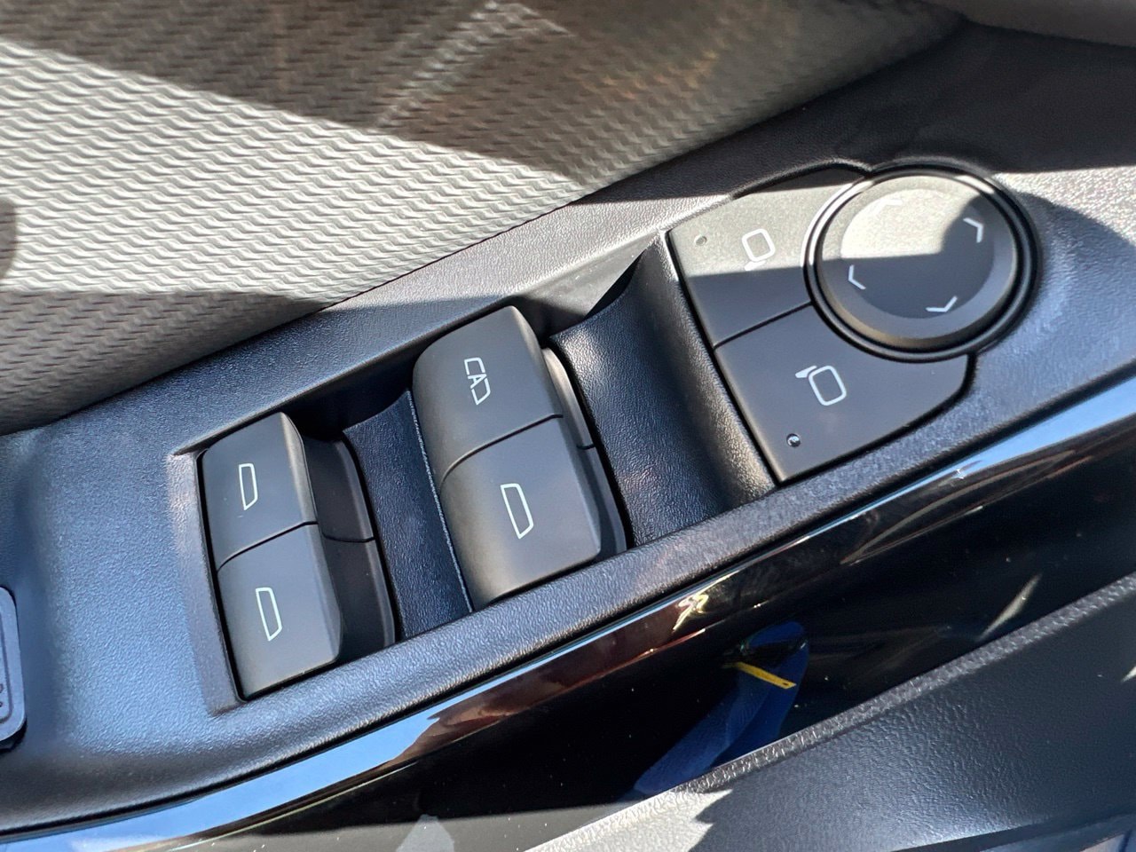 2027 Chevrolet Equinox LT, photo 12