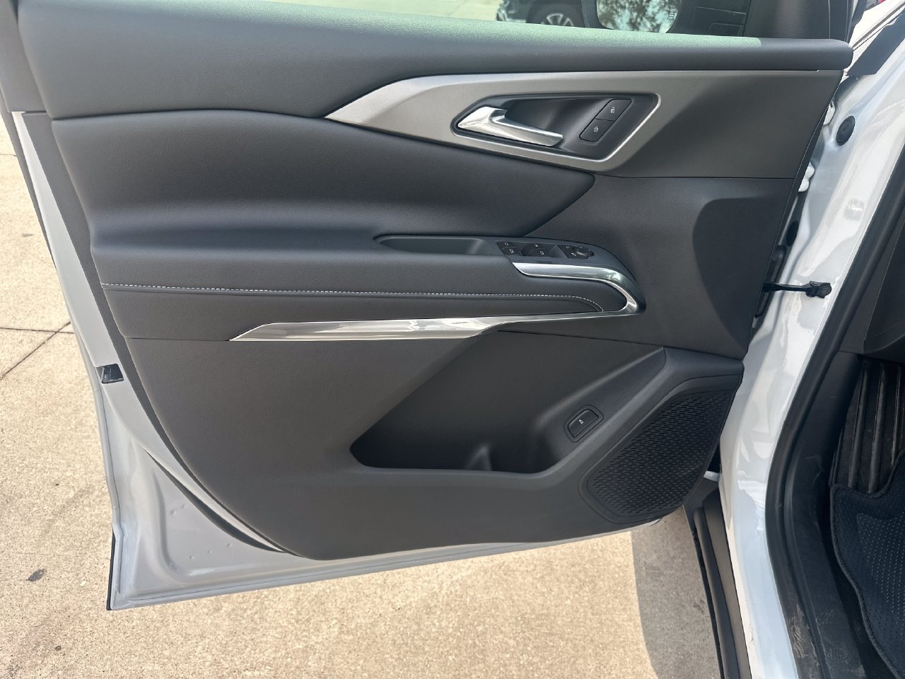2027 Chevrolet Traverse LT - Photo 10
