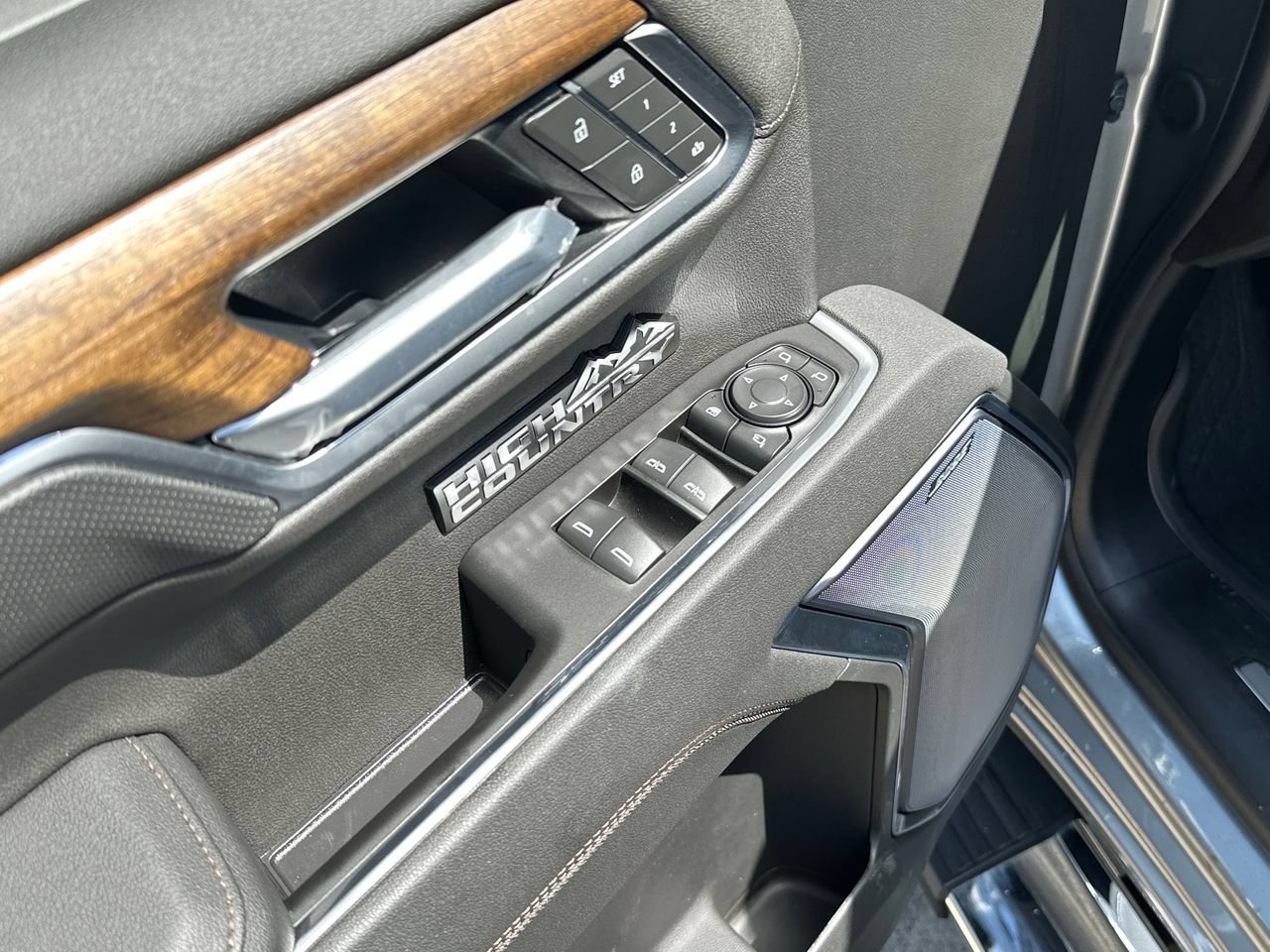 2026 Chevrolet Silverado 1500 High Country - Photo 12